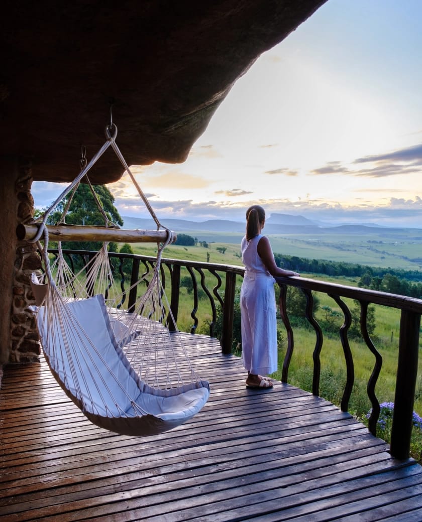 Space, silence, fine comforts, and thoughtful details outline every moment outside.