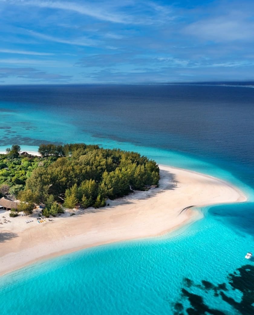 Warm sea, bright sands, spice winds, and quiet coastal moments that feel healing.